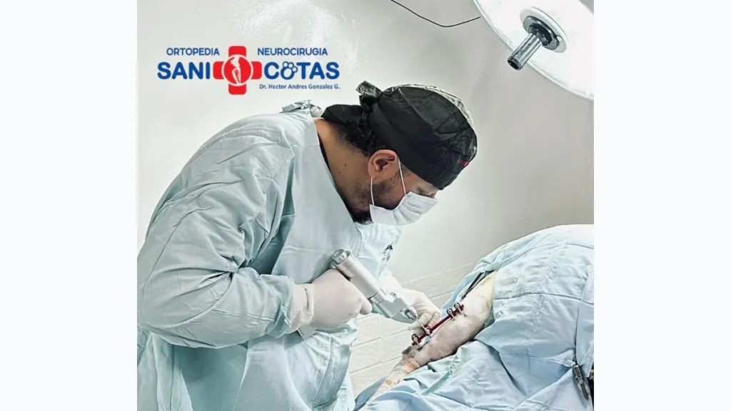Cirugía ortopédica veterinaria realizada por SaniMascotas en Popayán para el tratamiento de lesiones musculoesqueléticas en perros.