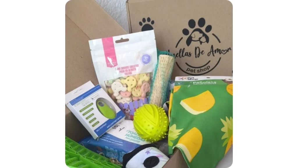 regalos mascotas cajas sorpresa cali huellas amor Caja de regalos para mascotas con juguetes, pañoleta y galletas de Huellas de Amor Cali